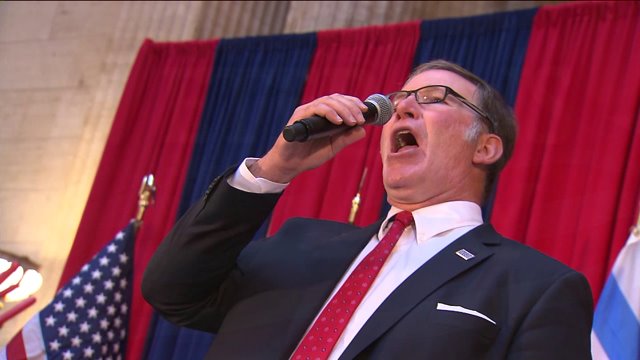Hawks anthem singer Jim Cornelison performs in honor of Veteran’s Day