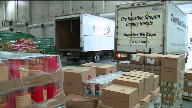 Greater Chicago Food Depository giving back to families in need for Thanksgiving