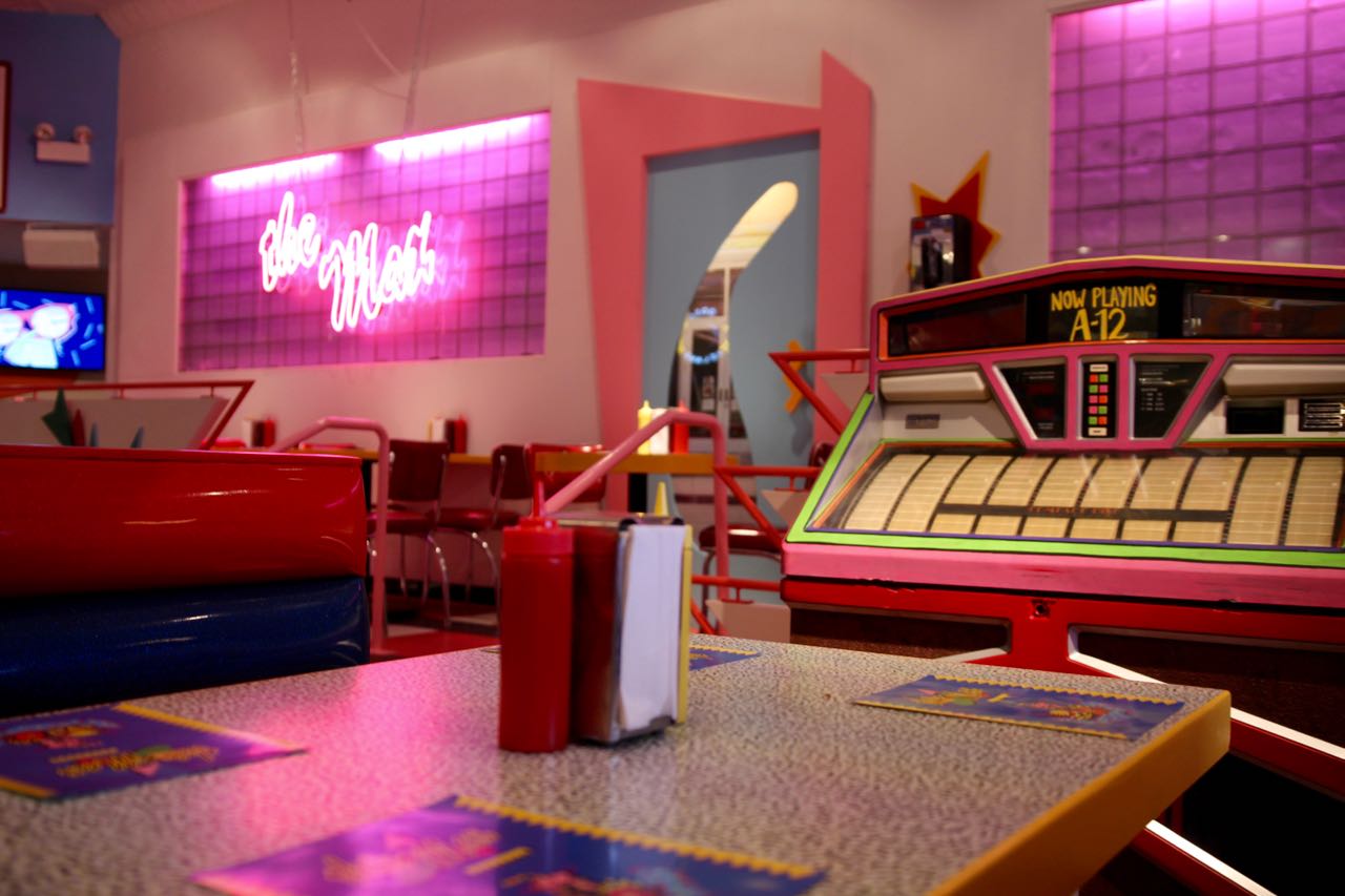 5 insanely accurate details in Chicago’s new Saved By The Bell pop-up diner