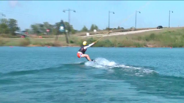 WGN reporter takes one for the team, learns how to wakeboard on LIVE TV