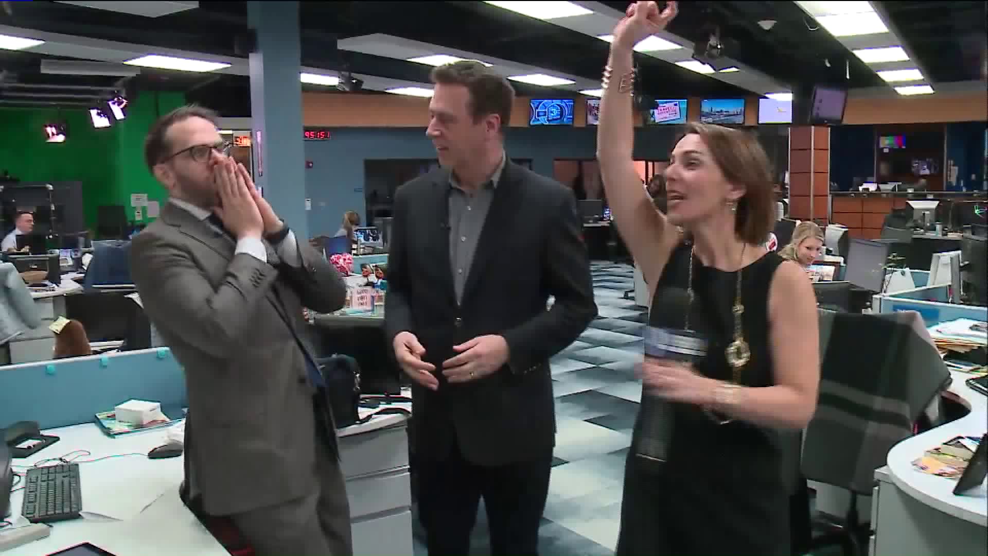 Around Town visits the WGN Newsroom with Mentalist Mark Toland