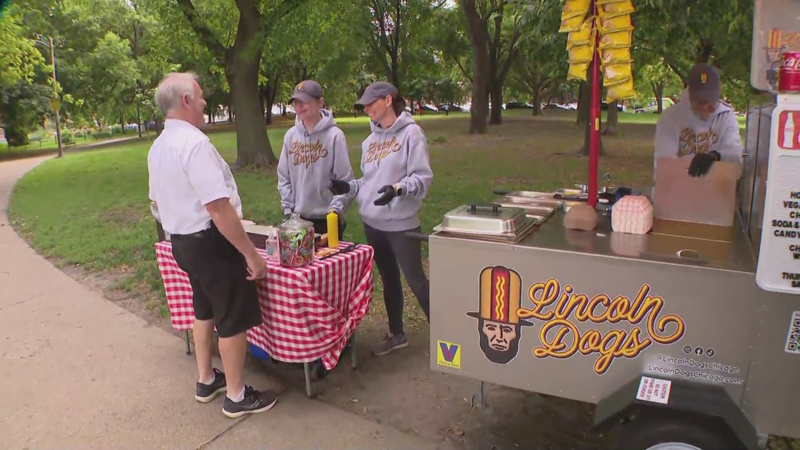 Around Town hands out hot dogs with ‘Lincoln Dogs’ at Oz Park